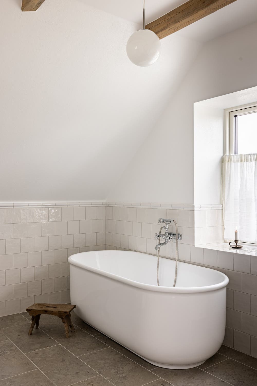 Vägg: Tsquare First Snow Golv: Jura Grey