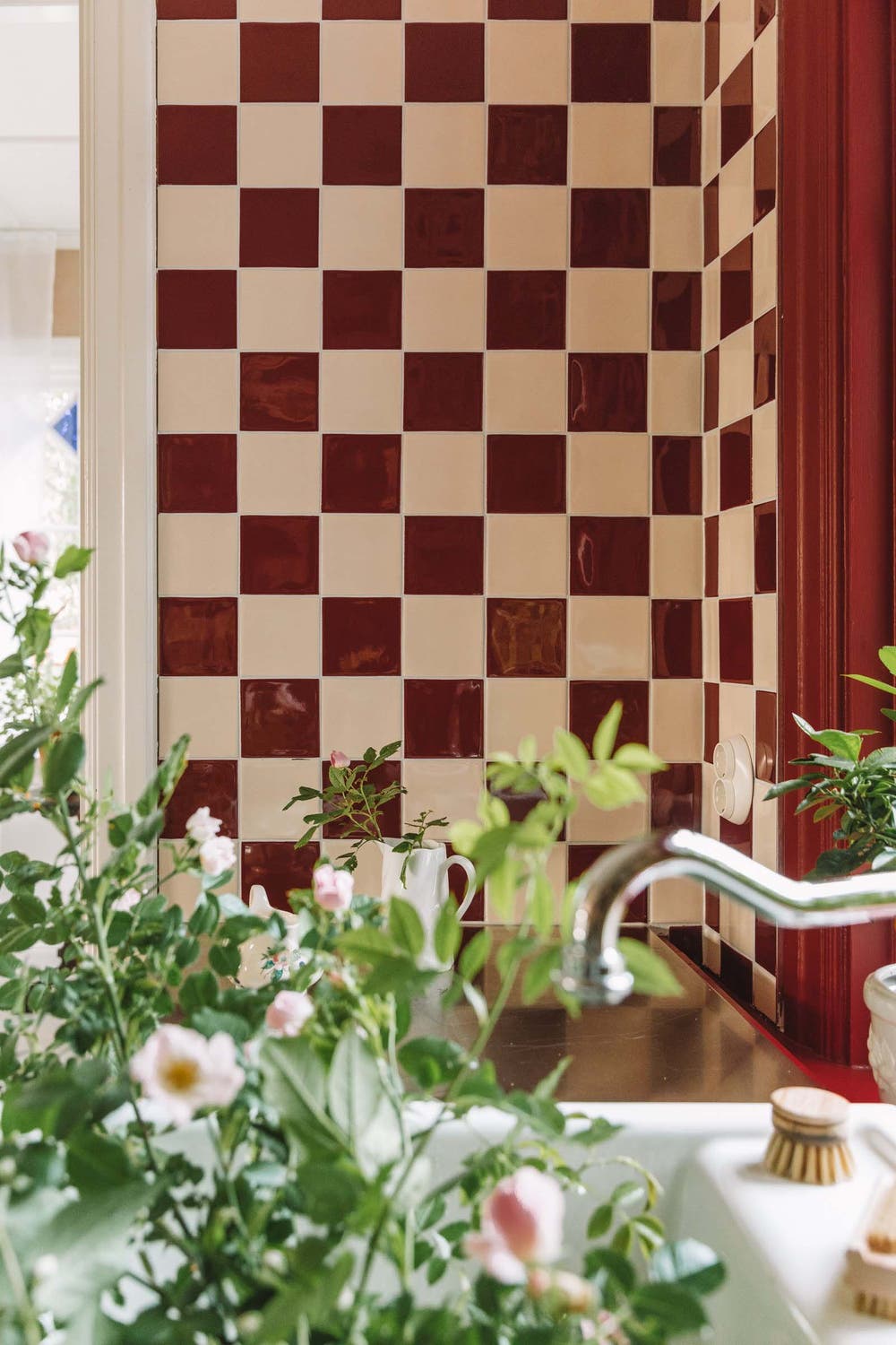 Kakel: Atelier i färgerna Creme och Sangue de Boi (dessa färger ingår i beställningssortimentet)