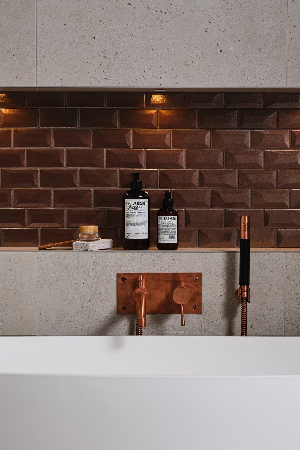 Solida White och Libra Copper. Blandare från Tapwell.