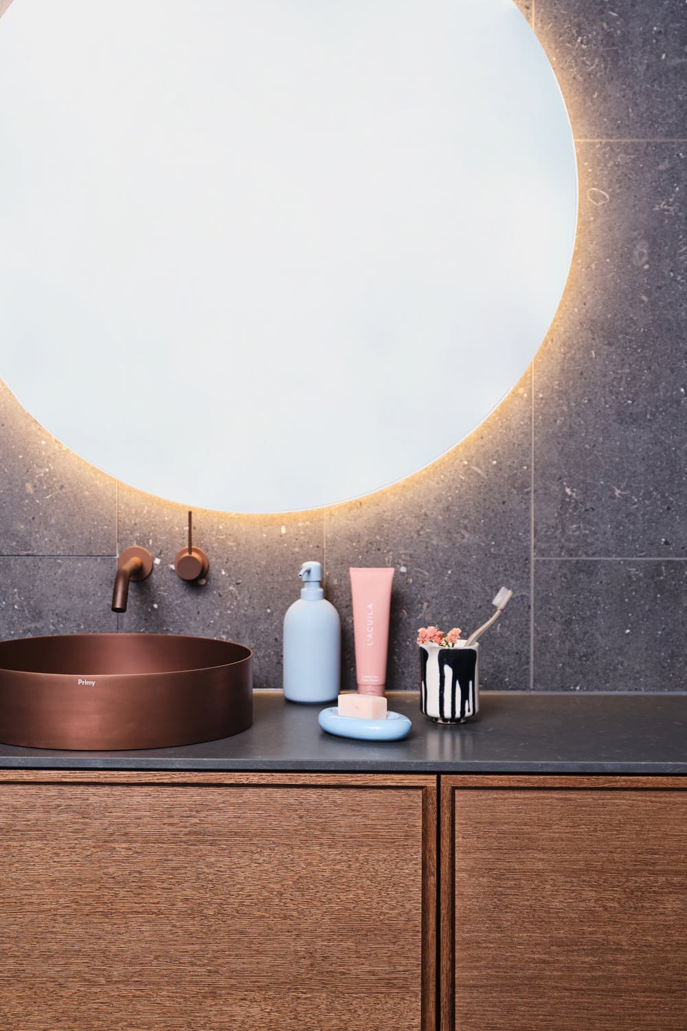 Solida Black. Tvättställ och blandare från Scandtap.